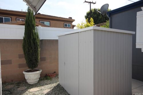 330 Magpie Ln, Santa Ana CA  92708-5822 exterior