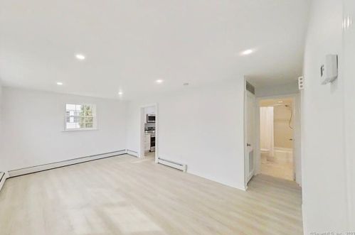 27 Hawthorne Dr, Norwalk CT  06851-4113 exterior