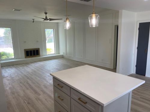 2015 Espinosa Dr, Carrollton TX  75010-4004 exterior