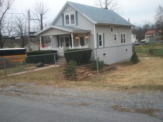 100 Maple Ave, Charles Town WV  25414-1726 exterior