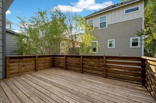 5008 Baker St, Austin TX  78721-1511 exterior