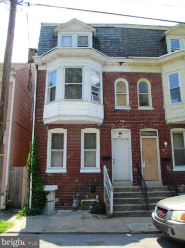 542 Pershing Ave, York PA  17401-2205 exterior