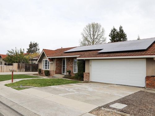 220 Robert Ave, Ripon, CA 95366-2825