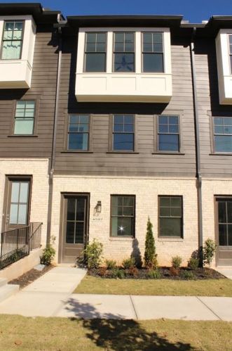 6532 Beacon Dr, Atlanta GA  30328-4204 exterior