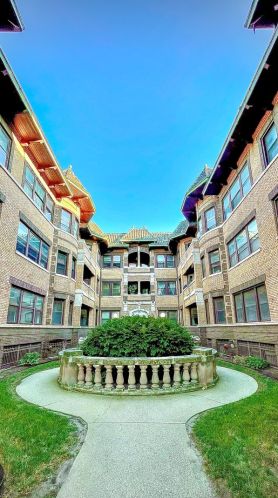 937 Hyde Park Blvd, Chicago, IL 60615-2723