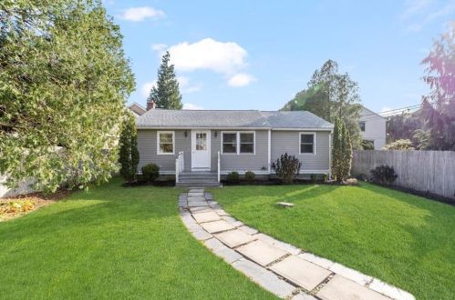 10 Cecil Ave, North Kingstown, RI 02852-6812