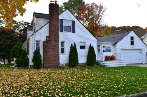 97 Keystone Dr, Warwick, RI 02889-8520
