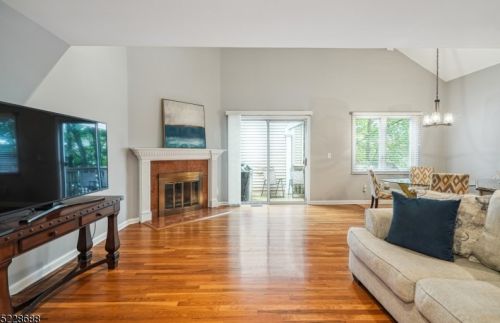 47 Clarken Dr, Town Center NJ  07052-3453 exterior