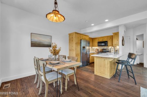 1025 Old Stone House Way, Park City UT 84098-5413 exterior