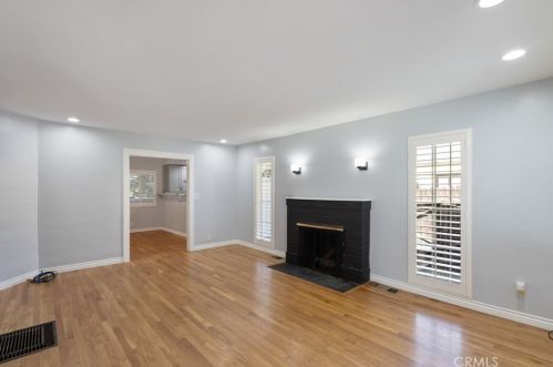 3300 Montrose Ave, Glendale CA 91214-3341 exterior