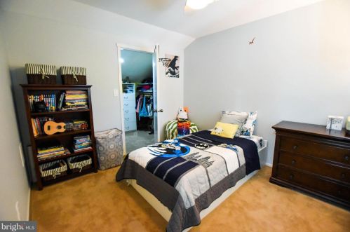 343 Sayre Dr, Princeton NJ  08540-5839 exterior