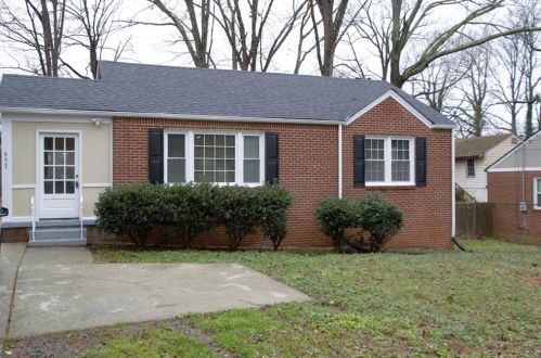957 Ewing Dr, Forest Park, GA 30297-3923