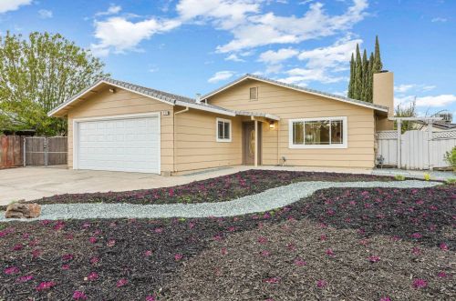 777 Canterbury Way, Manteca, CA 95336-6319