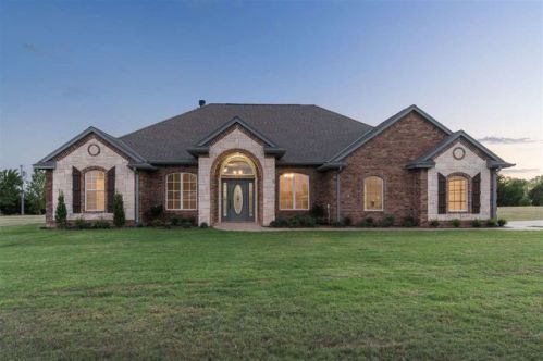 944 Hereford Dr, Elgin, OK 73538-8427