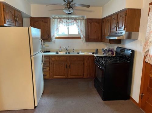 413 Emerson St, Vandergrift, PA 15690-1519