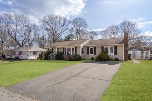 71 Glenwood Dr, North Kingstown, RI 02852-1424