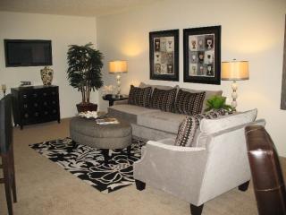 555 Laurie Ln, Thousand Oaks CA  91360-5502 exterior