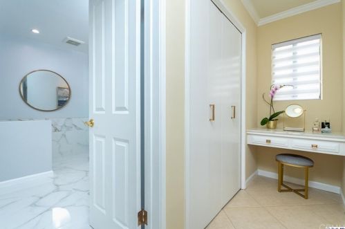 1629 Heather Ridge Dr, Glendale CA  91207-1035 exterior