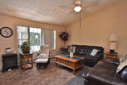 7 Ivy Trail Dr, Providence, RI 02919-1521