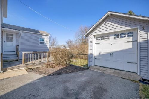 114 Mitchell St, Groton, CT 06340-4019