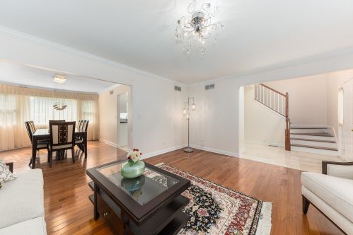 1775 Frost Ln, Naperville, IL 60564-5164
