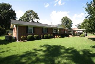 302 Edgewood Dr, Tullahoma, TN 37388-2820
