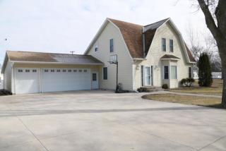 204 1st Ave, Raymond, MN 56282-2160