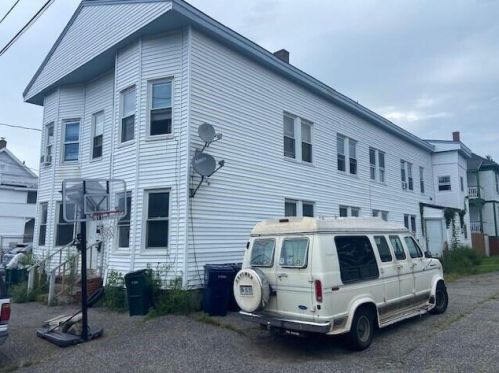 23 Middle St, Biddeford, ME 04005-3417