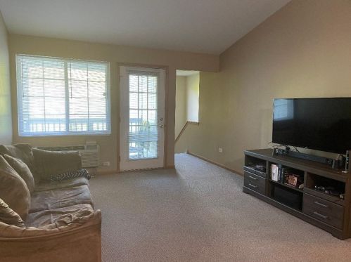 2427 Silverstone Dr, Carpentersville, IL 60110-3800