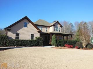 389 Caldwell Ln, Hoschton, GA 30548-5529