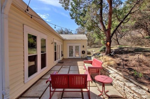 6904 Dogwood Holw, Austin TX  78750-8213 exterior