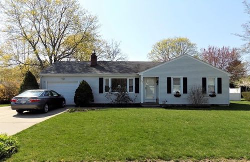 46 Charles St, North Kingstown, RI 02852-1704