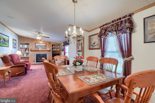 200 Cricklewood Ct, Lancaster PA  17603-2173 exterior