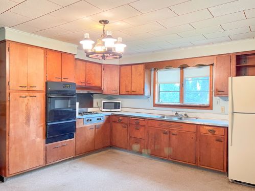304 Sycamore St, Sycamore IL  60178-1524 exterior