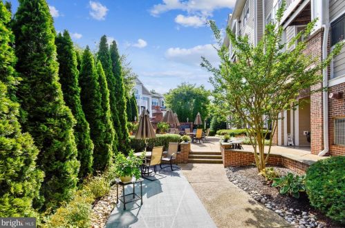 7871 Rolling Woods Ct, Springfield VA  22152-3615 exterior