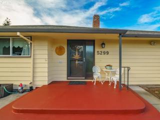 5299 Dover Ct, Portland, OR 97225-1011