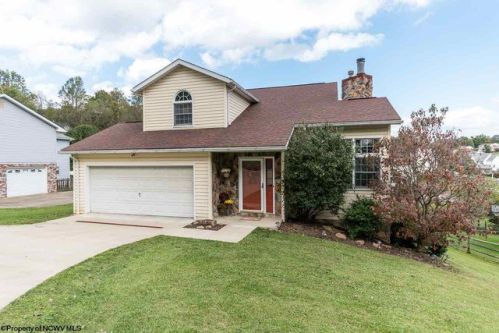 3028 Meadowland Dr, Morgantown WV  26508-9100 exterior