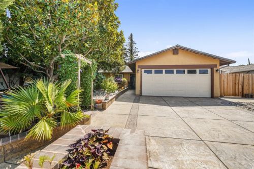 381 Colonial Cir, Vacaville, CA 95687-6914