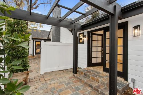 4951 Cedros Ave, Van Nuys CA  91403-1637 exterior