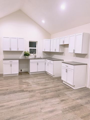 108 8th St, Nelson, IL 61021-3734