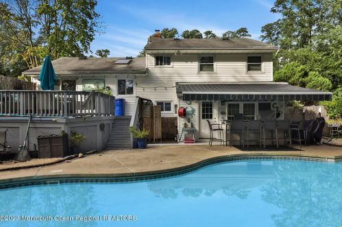 37 Walnut Ave, Tinton Falls NJ 07701-6132 exterior