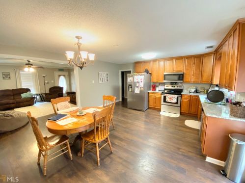 782 Waterview Dr, Lagrange, GA 30240-9116