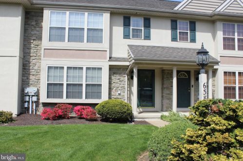 638 Royal View Dr, Lancaster, PA 17601-2871