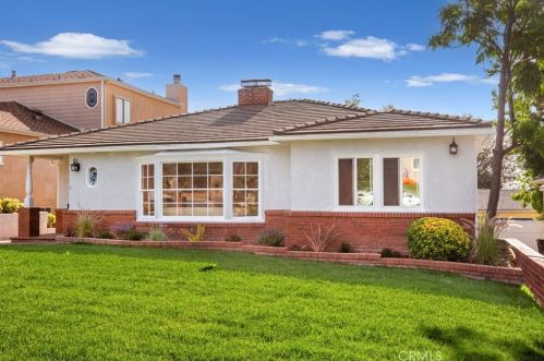 1054 Grinnell Dr, Burbank, CA 91501-1220