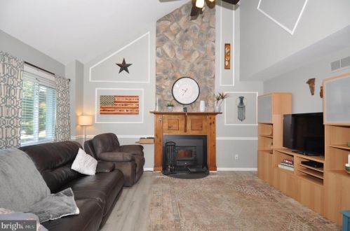 20 Mansfield Rd, Columbus, NJ 08022-2112