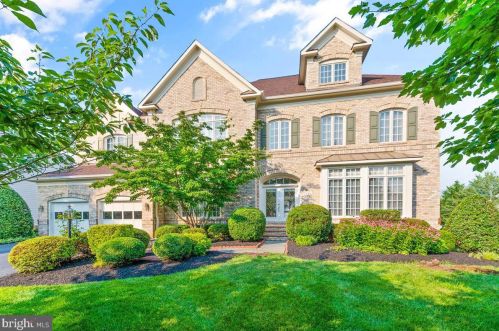 8233 Roxborough Loop, Gainesville, VA 20155-3205