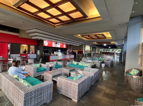 445 Seaside Ave, Honolulu HI  96815-2640 exterior