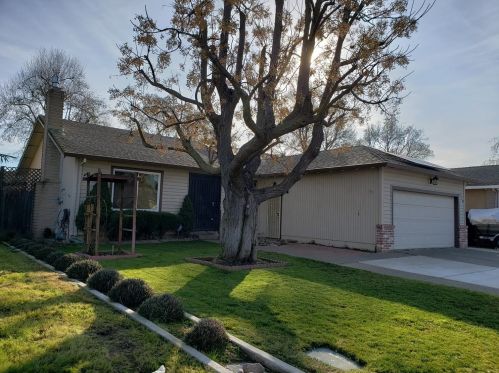 310 Rainier Dr, Lodi, CA 95242-2626