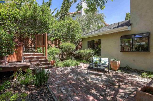 5900 Charter Oaks Dr, Hayward CA  94552-1678 exterior