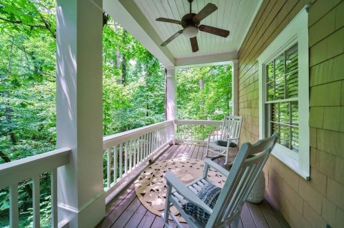 1574 Cave Rd, Atlanta GA  30327-3120 exterior